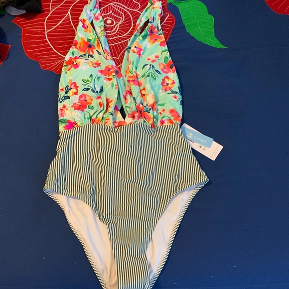 Bathing suit - Picture 2 of 2